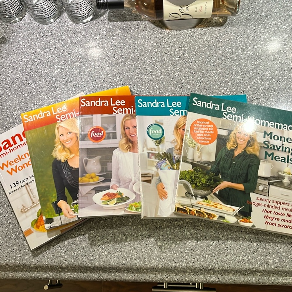 Set of 5- Sandra Lee cookbooks